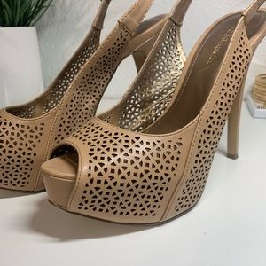 BCBG nude Heels 9B